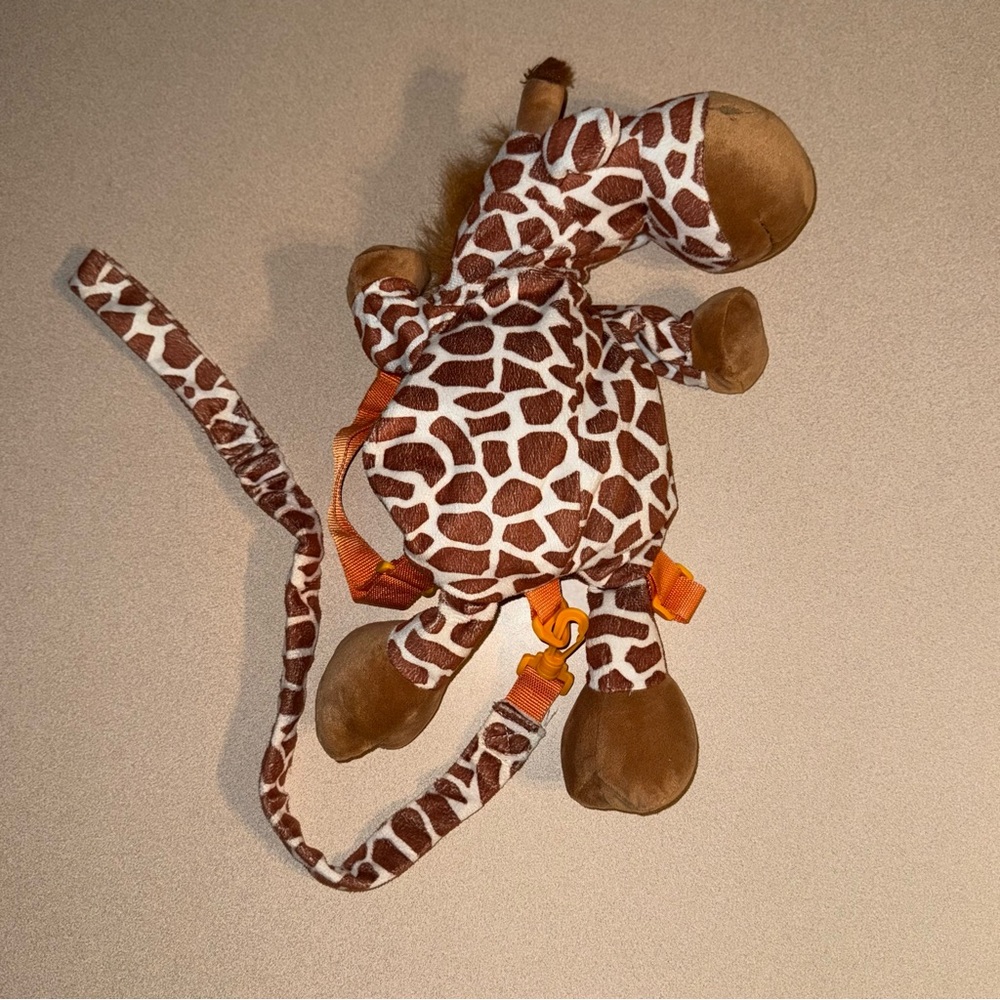 Animal Planet 2-in-1 safety harness backpack giraffe child safety leash